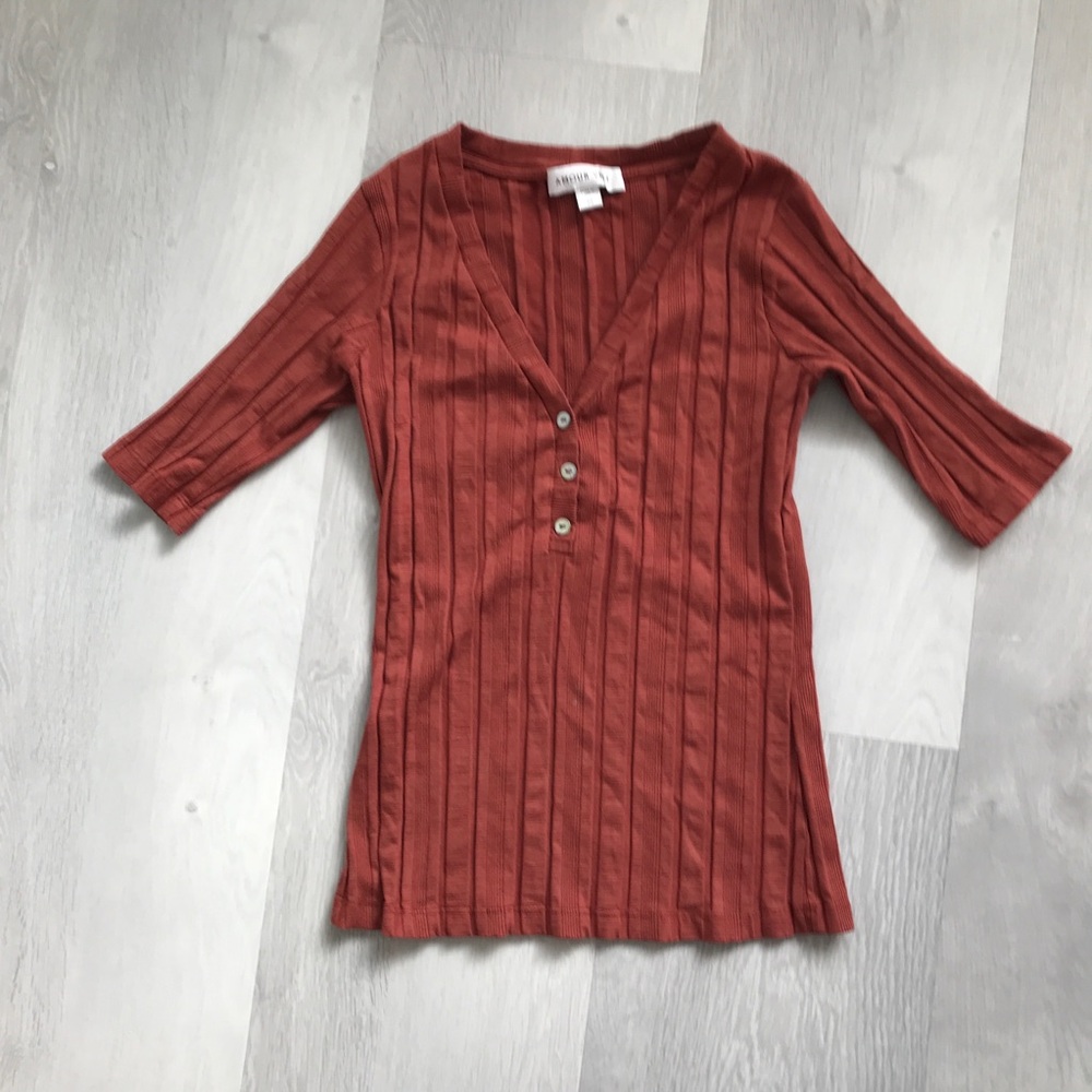 AMOUR VERT BROWN V NECK HENLEY TOP SHORT SLEEVE PULLOVER XS
